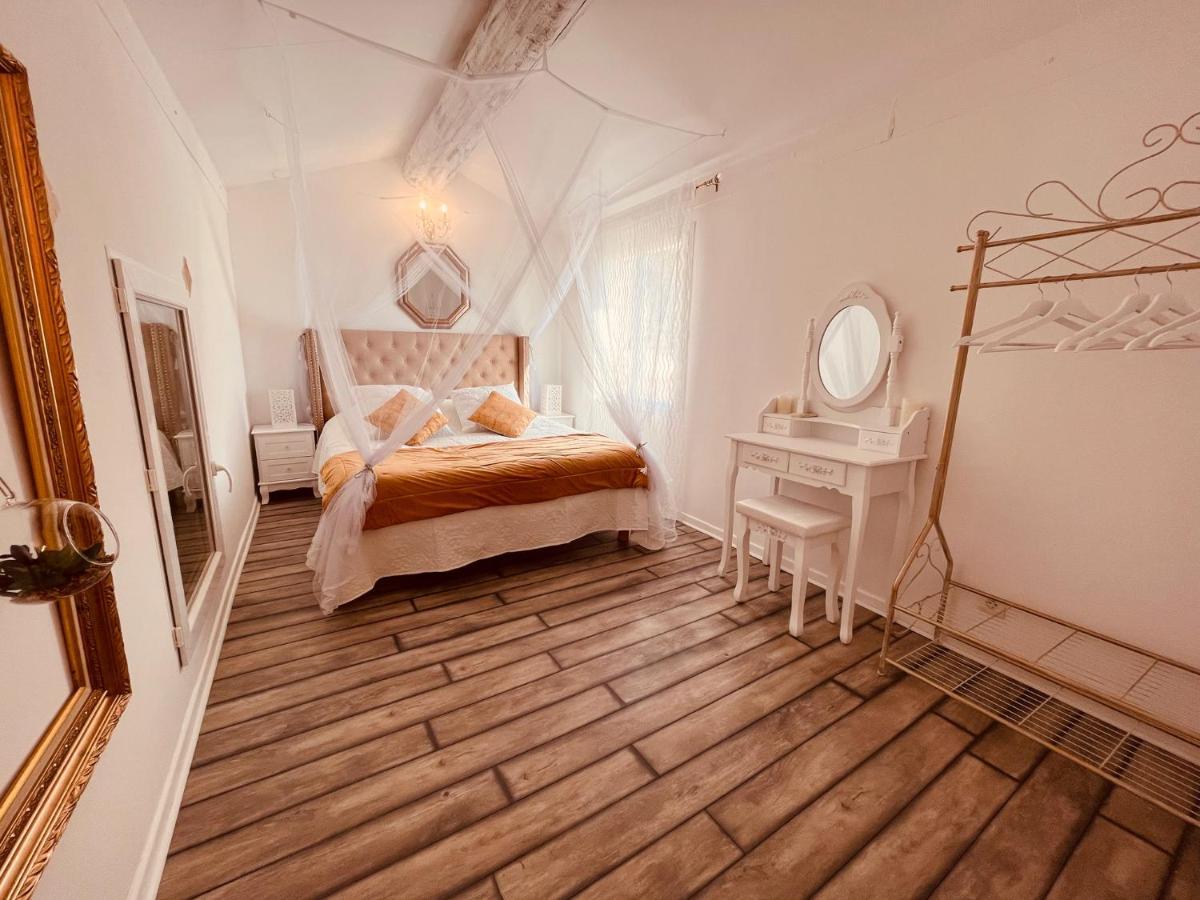الشقق الفندقية لامبيسكفي  Domaine Amourella الغرفة الصورة