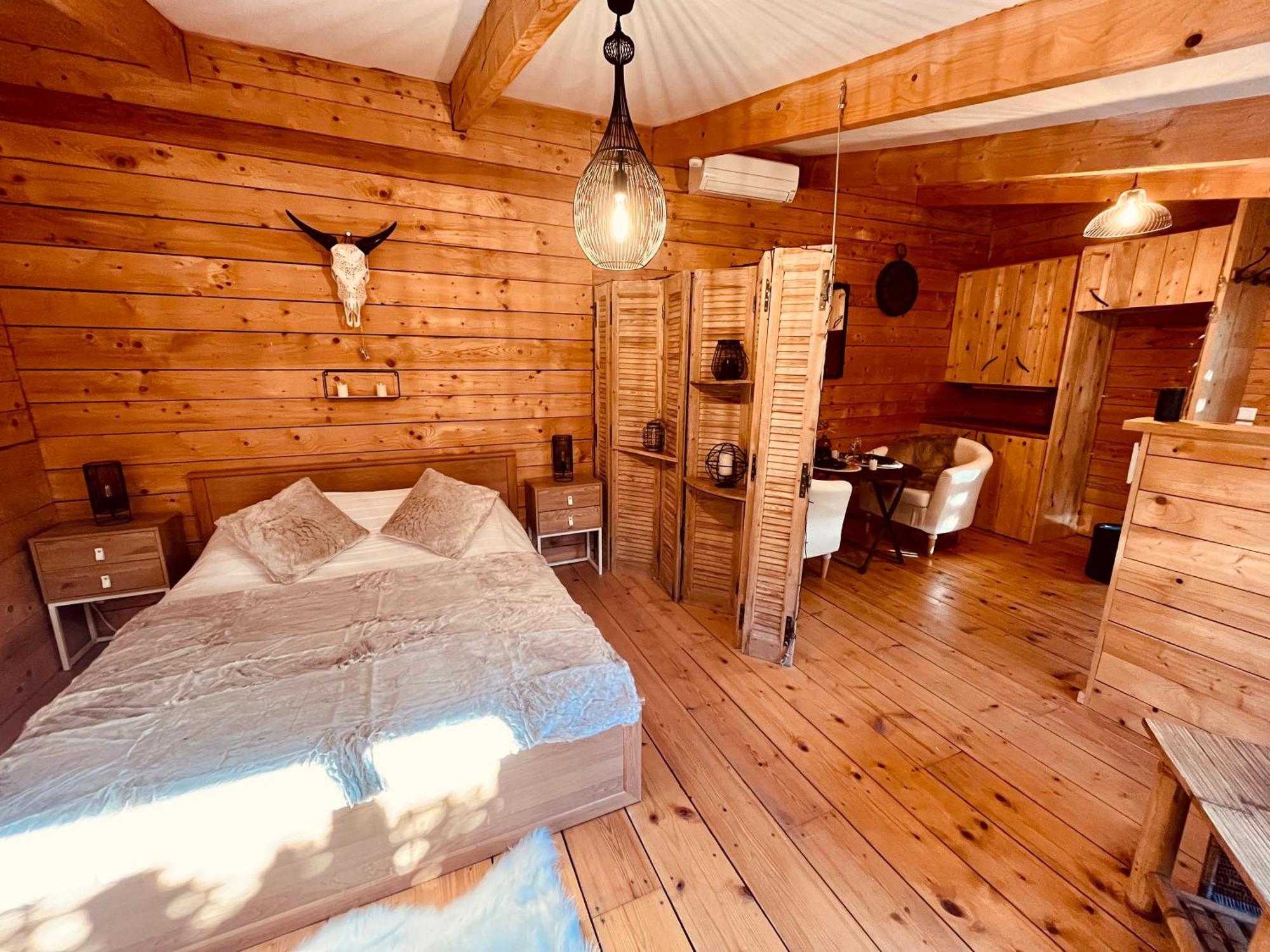 الشقق الفندقية لامبيسكفي  Domaine Amourella الغرفة الصورة